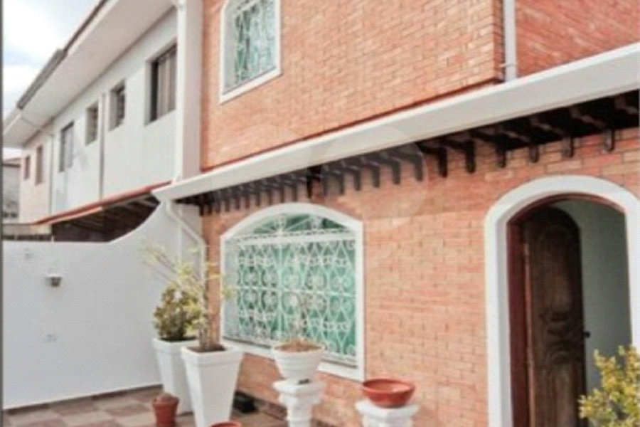 Sobrado à venda com 3 quartos, sendo 1 suíte, em Parada Inglesa, São Paulo, SP