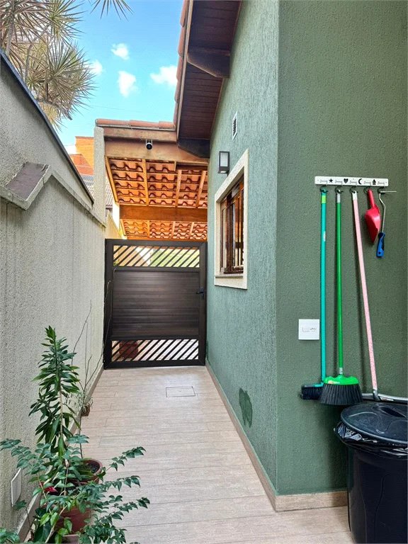 Casa à venda com 3 quartos, sendo 1 suíte, no condomínio Residencial Jardim das Flores 1510, Cotia - SP