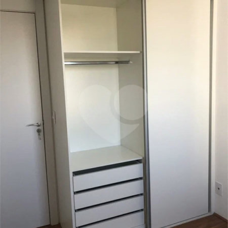 Apartamento com 1 Quarto e 1 banheiro à Venda, 30 m².