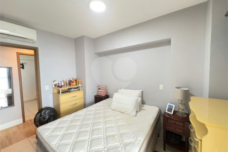 Apartamento à venda com 2 quartos, sendo 1 suíte,  em Boqueirão, Praia Grande, SP
