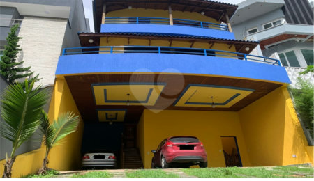 Casa à venda com 4 quartos, sendo 2 suítes,  no condomínio Aruã, Mogi das Cruzes - SP