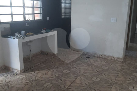 Casa térrea com 2 dormitórios.