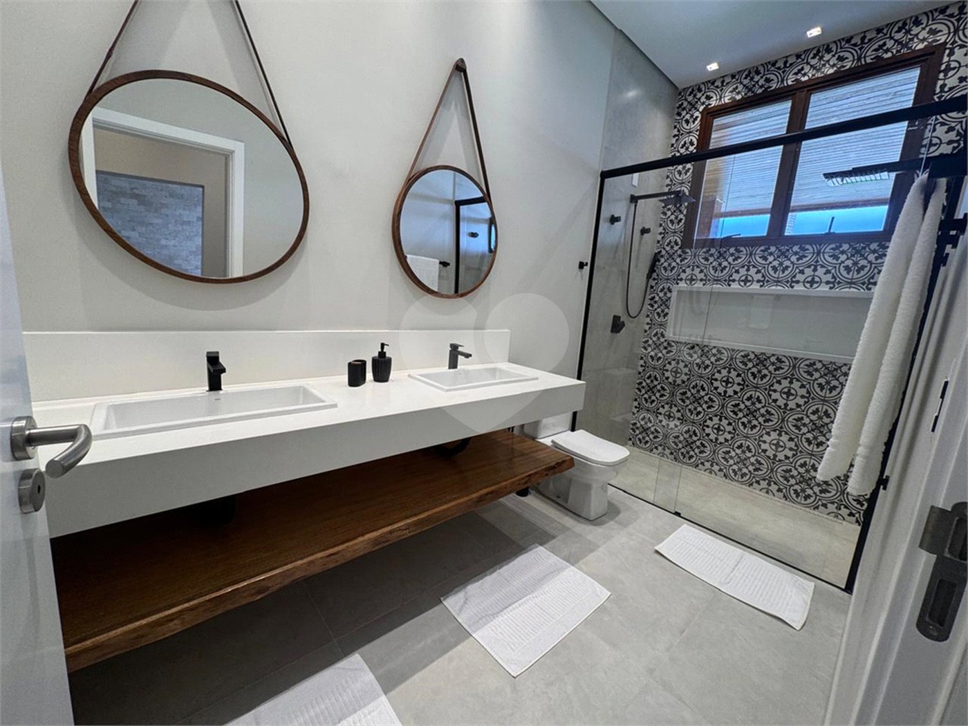 Casa à venda com 6 suítes no condomínio Vila Pinhal, Itirapina - SP