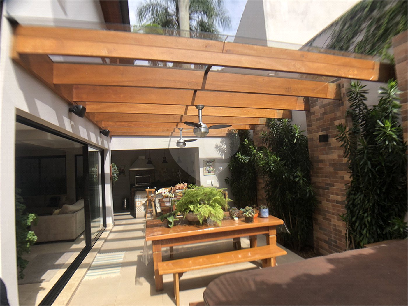 Casa à venda com 4 suítes no condomínio Residencial Floresta, São Paulo - SP