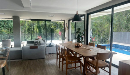 Casa à venda com 2 quartos, sendo 4 suítes,  no condomínio Ponderosa, São Roque - SP
