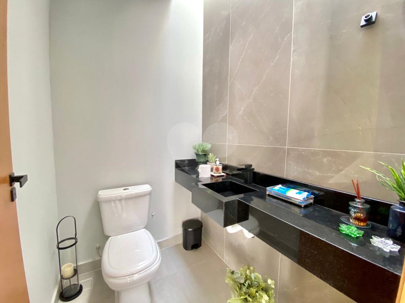 Casa à venda com 4 suítes no condomínio Jardim Vila Paradiso, Indaiatuba - SP