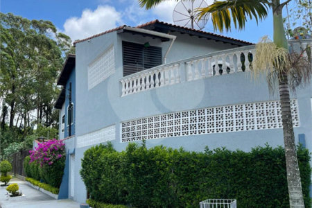 Sobrado à venda com 4 quartos, sendo 1 suíte,  em Jardim Las Vegas, Santo André, SP