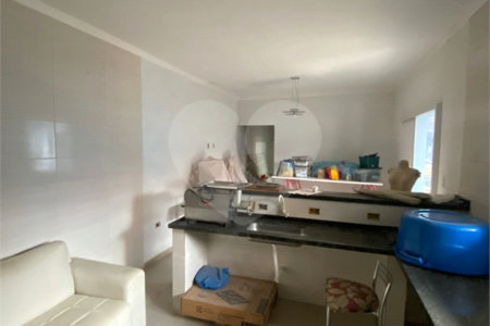 Casa Térrea com 2 dormitórios, sendo 1 suíte.