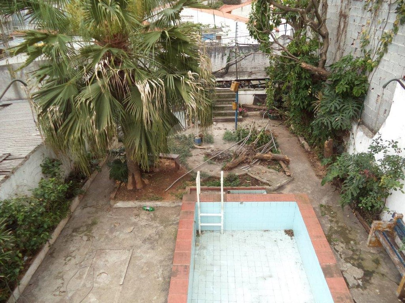 Casa Térrea à venda com 3 suítes em Parque Peruche, São Paulo, SP