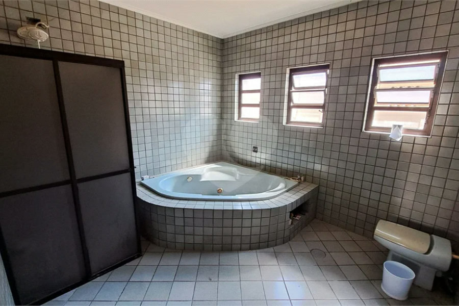 Sobrado à venda com 5 quartos, sendo 1 suíte, em Tremembé, São Paulo, SP