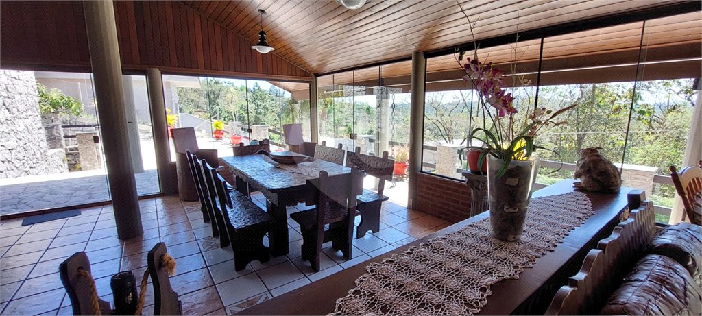 Casa à venda com 3 quartos, sendo 2 suítes, no condomínio Alpes de Caieiras, Caieiras - SP
