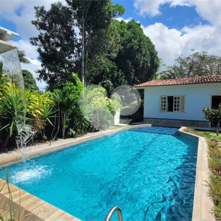 Casa à venda com 4 quartos, sendo 2 suítes, no Centro, Santa Cruz Cabrália, BA