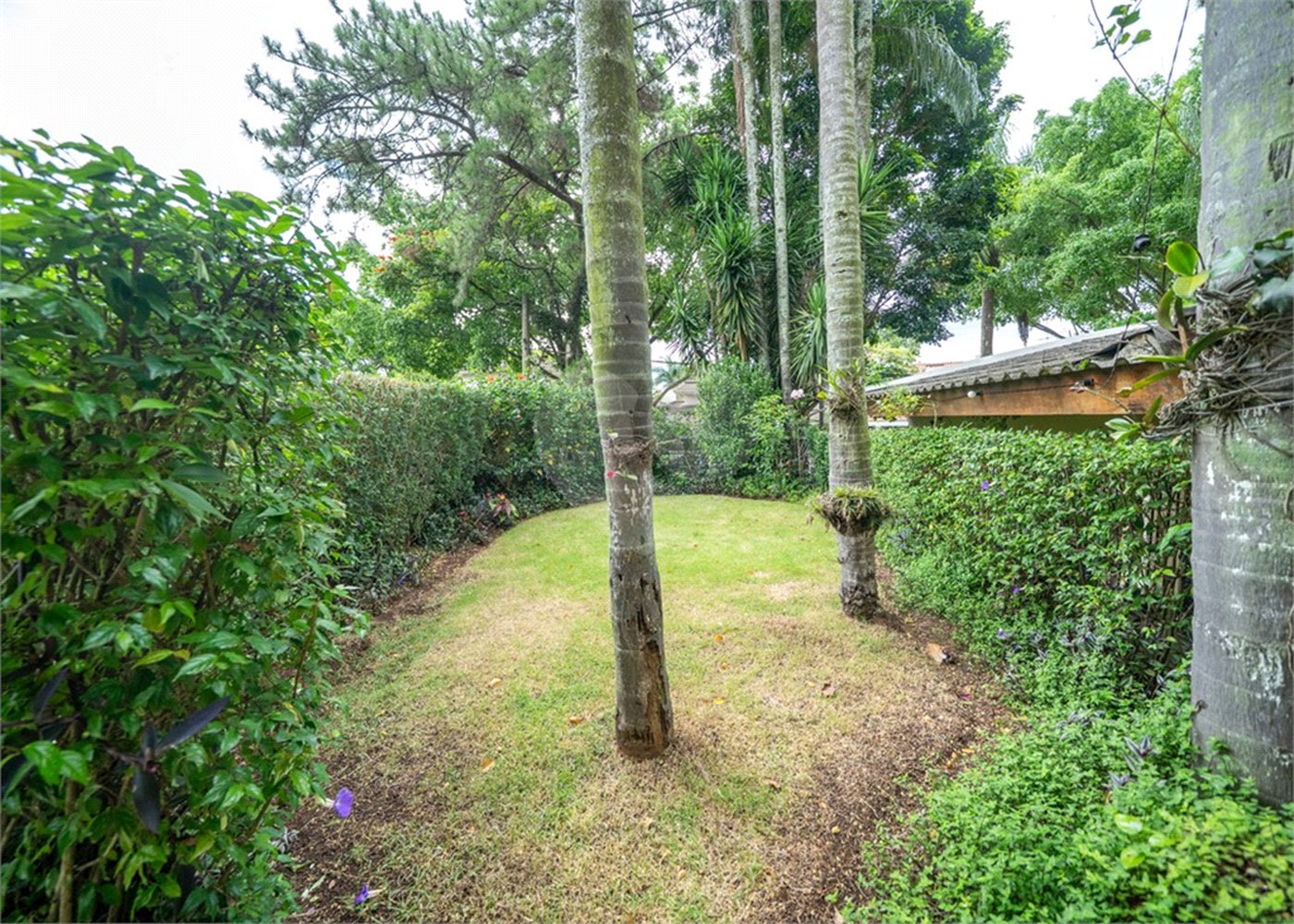 Sobrado à venda com 4 suítes em Jardim Cordeiro, São Paulo, SP