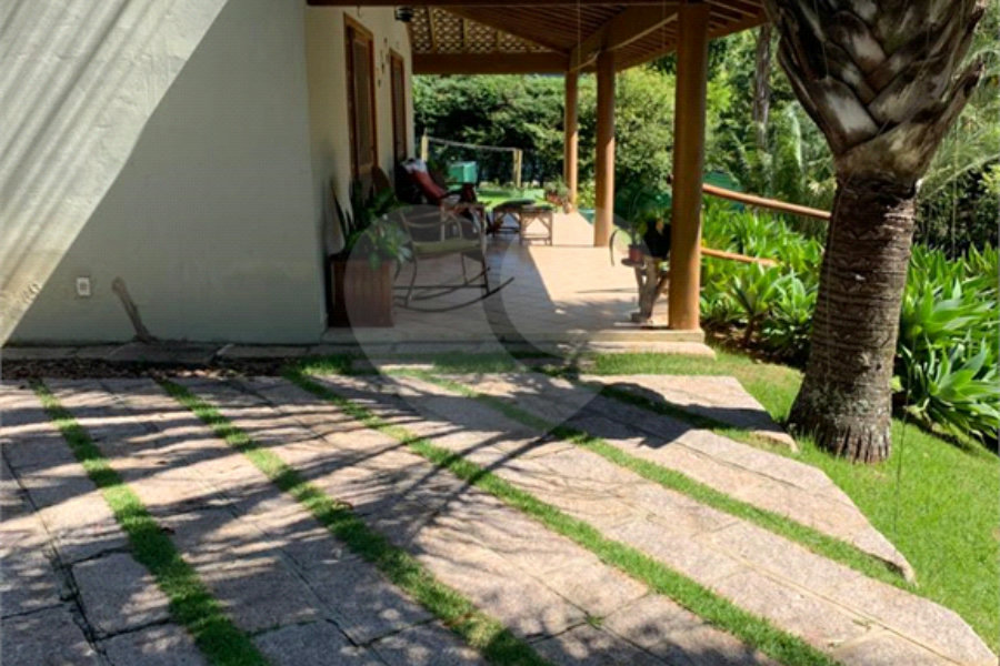 Casa à venda com 5 quartos, sendo 2 suítes, no condomínio Capela do Barreiro, Itatiba - SP