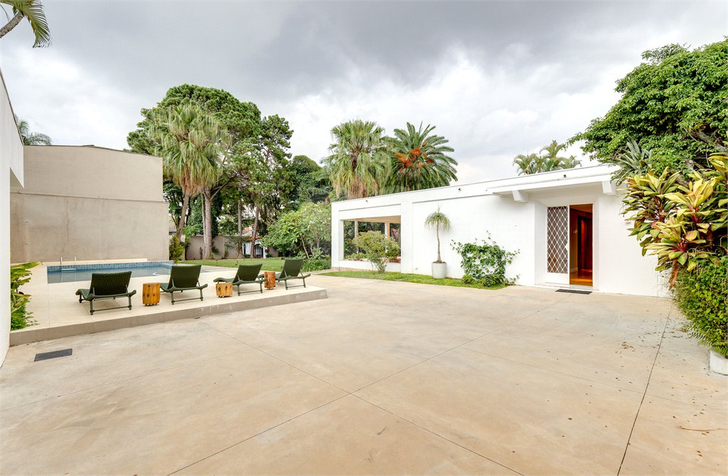 Casa Térrea à venda ou para alugar com 4 suítes em Alto da Boa Vista, São Paulo, SP
