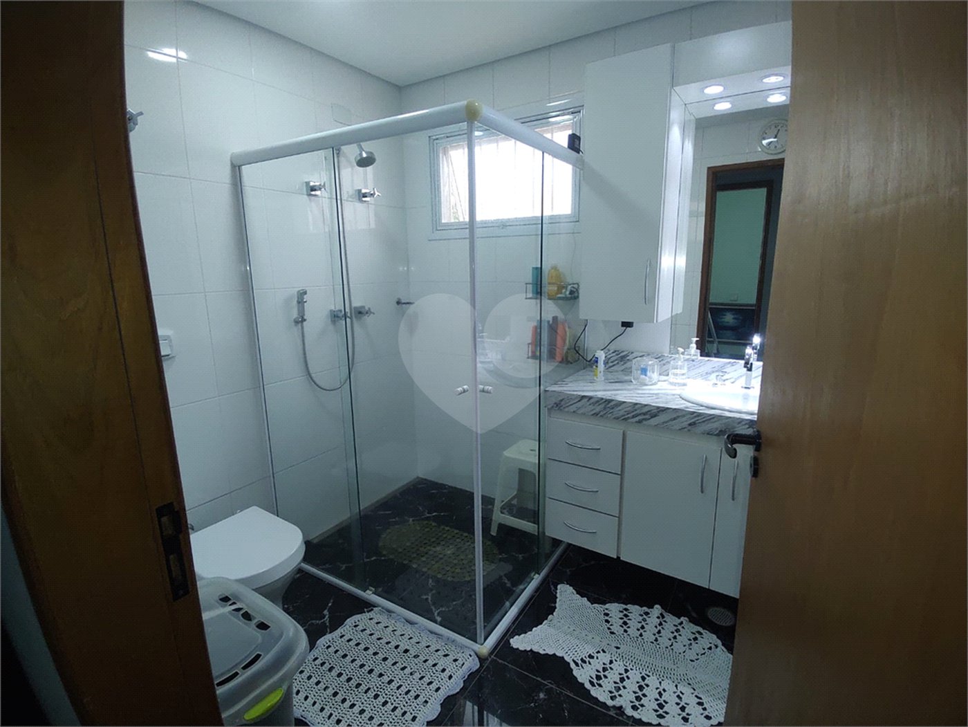 Casa à venda com 2 suítes no condomínio Morada das Hortênsias, São Paulo - SP