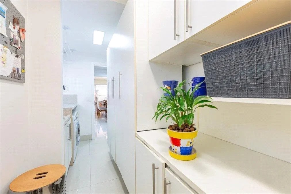 Apartamento à venda com 3 suítes em Vila Romana, São Paulo, SP