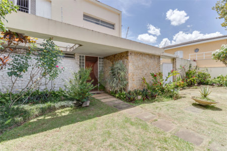 Sobrado à venda com 5 quartos, sendo 2 suítes, em Brooklin, São Paulo, SP