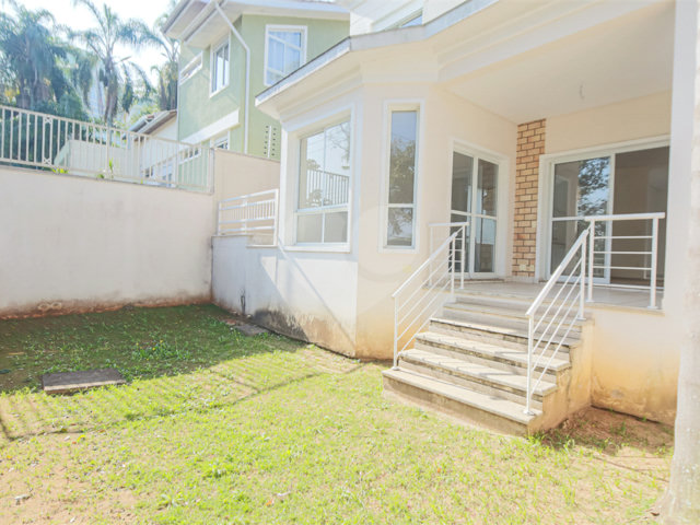 Casa à venda com 4 quartos, sendo 2 suítes,  no condomínio Bristol Village, São Paulo - SP