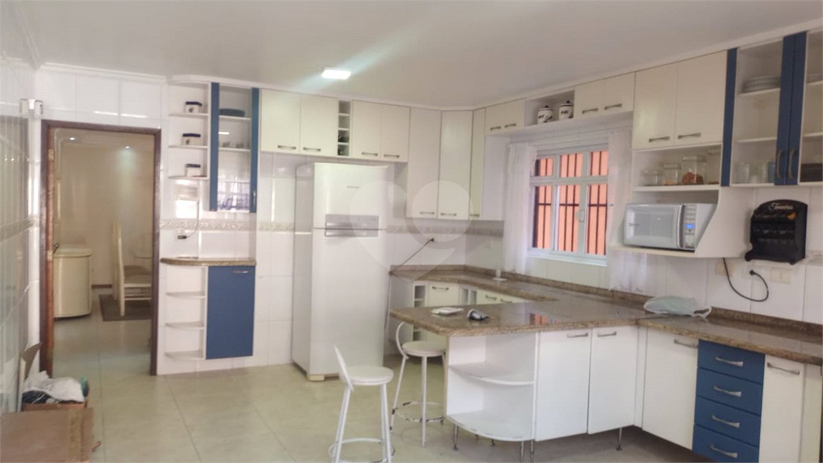 Sobrado à venda com 4 quartos, sendo 1 suíte, em Interlagos, São Paulo, SP