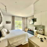 Casa à venda com 4 quartos, sendo 3 suítes, no condomínio Vilarejo, Carapicuíba - SP