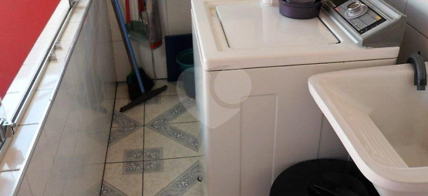 Sobrado à venda com 3 quartos, sendo 1 suíte, em Vila Irmãos Arnoni, São Paulo, SP