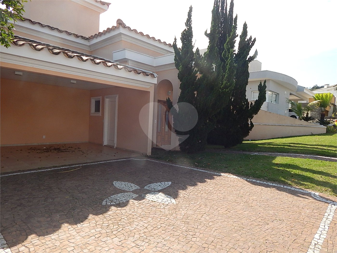 Casa à venda com 3 suítes no condomínio Recanto dos Paturis, Vinhedo - SP