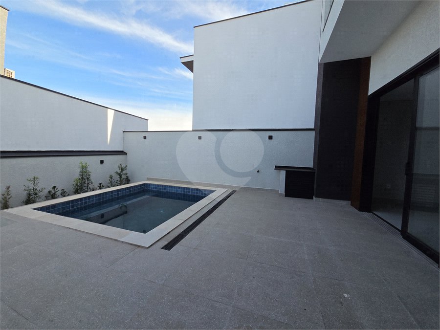 Casa à venda com 3 suítes no condomínio Helena Maria, Sorocaba - SP