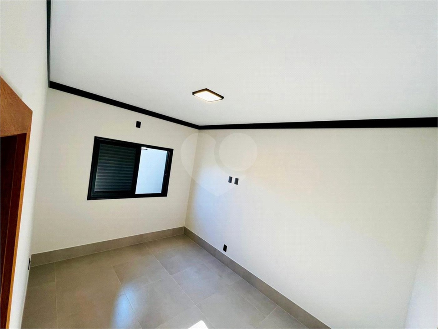 Casa à venda com 3 quartos, sendo 1 suíte,  no condomínio Cerejeiras, Araçoiaba da Serra - SP
