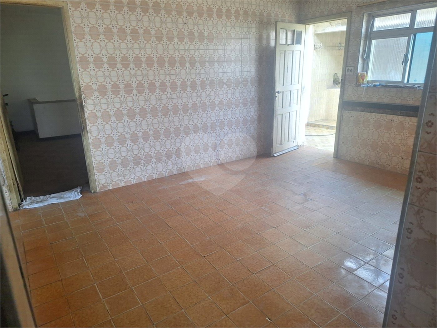 CASA RESIDENCIAL A VENDA E 3 LOJAS COMERCIAIS NO MESMO IMÓVEL