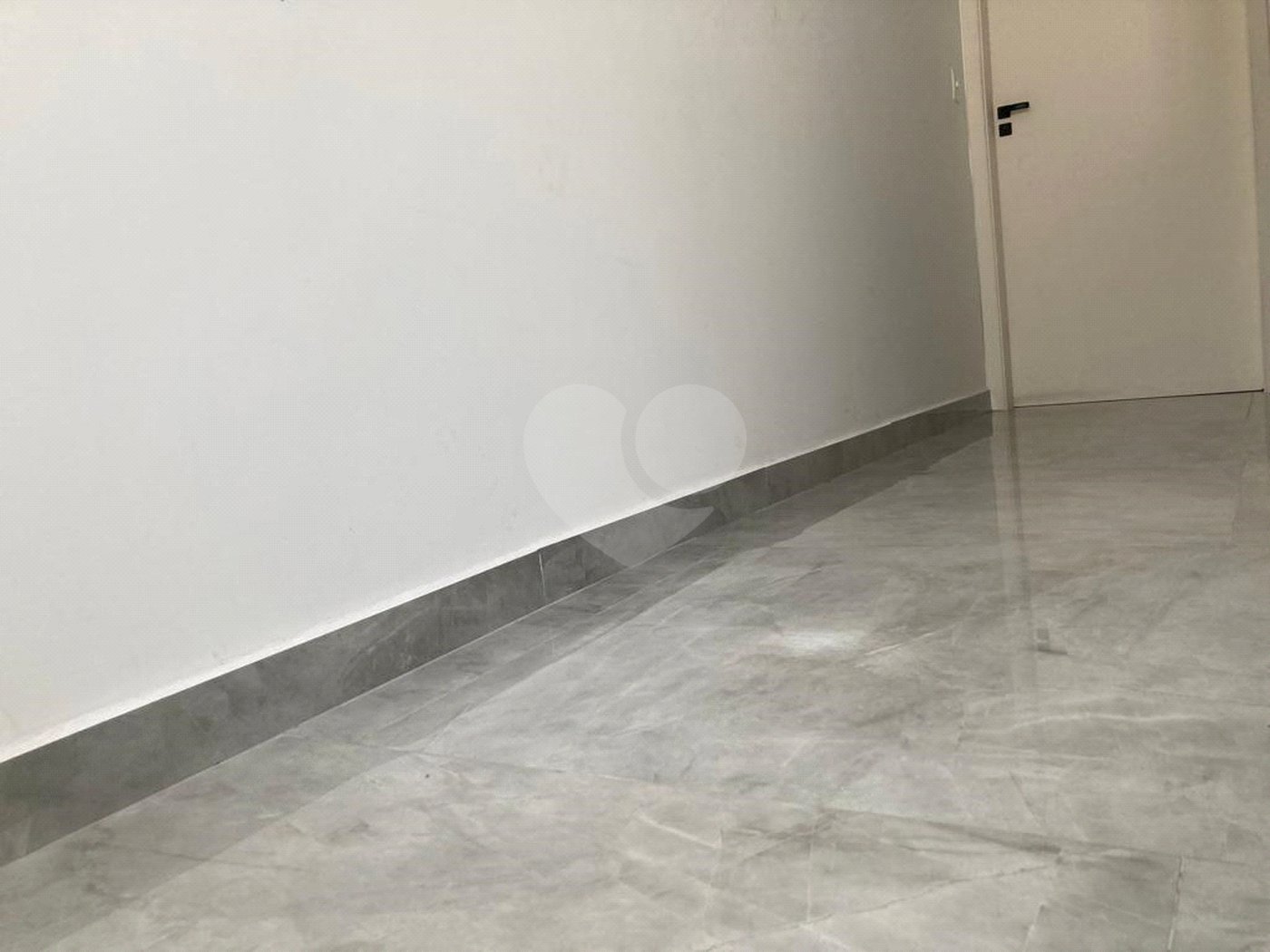 Excelente Sobrado à venda no Planalto - 5 Quartos/4 Suítes/2 Vagas na garagem