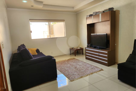 Casa à venda ou para alugar com 3 quartos, sendo 1 suíte, em Jardim Primavera, Araraquara, SP