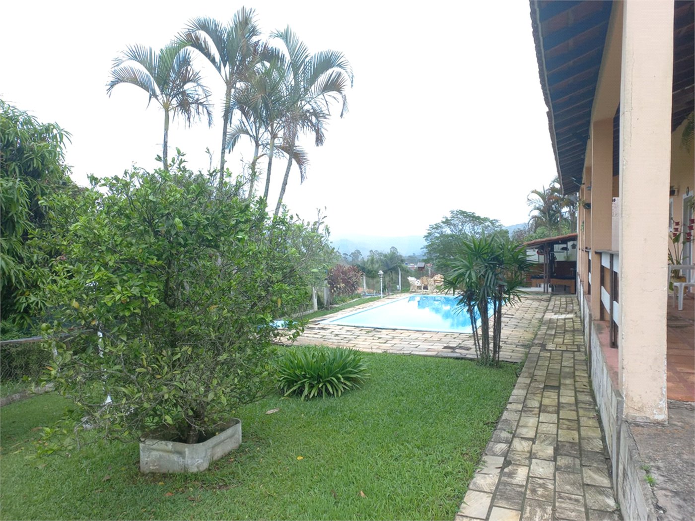 Casa à venda com 4 quartos, sendo 2 suítes, no condomínio Residencial Ypeville, Mairiporã - SP