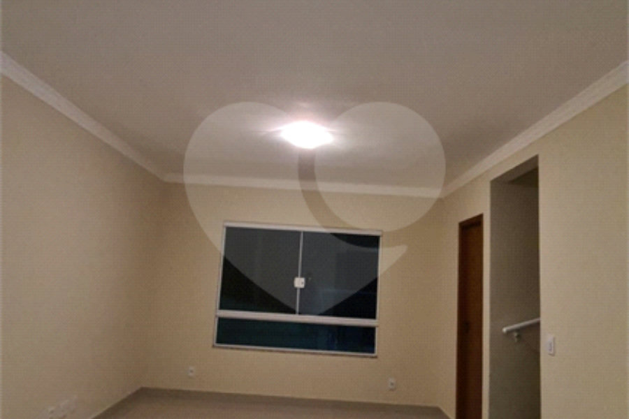 Casa à venda com 3 quartos, sendo 1 suíte, no condomínio Alvorada Parque Vitória, São Paulo - SP