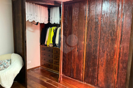 Casa Térrea à venda com 5 quartos, sendo 3 suítes,  em Vila Oliveira, Mogi das Cruzes, SP