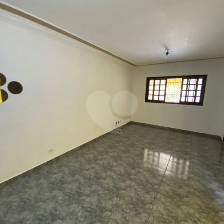 Sobrado à venda com 3 quartos, sendo 1 suíte, em Vila dos Remédios, São Paulo, SP