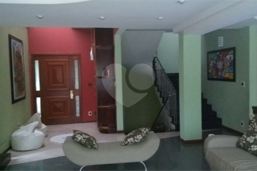 Casa à venda com 4 quartos, sendo 2 suítes, no condomínio Champs Elysees Village, Mairiporã - SP