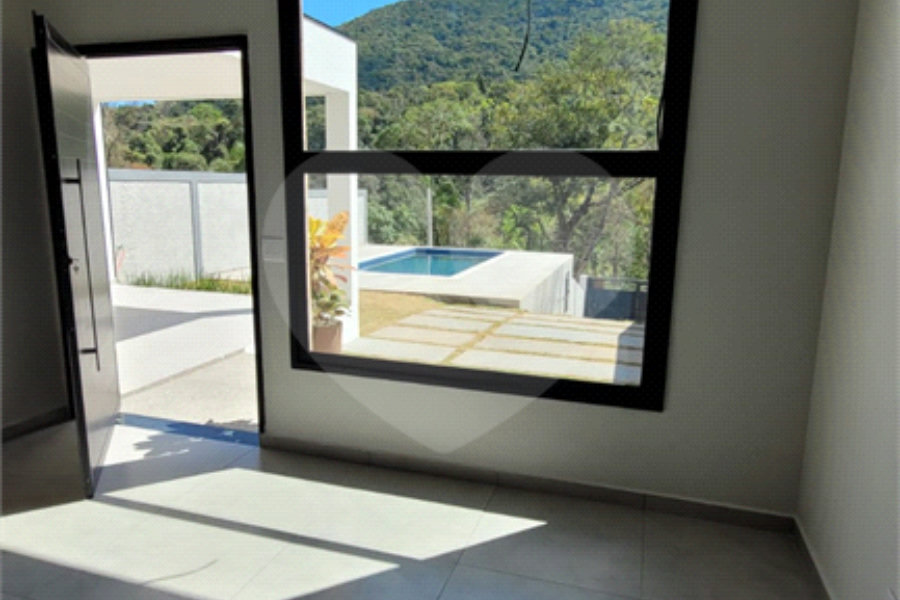 Casa à venda com 3 quartos, sendo 1 suíte, em Pedra Vermelha (terra Preta), Mairiporã, SP