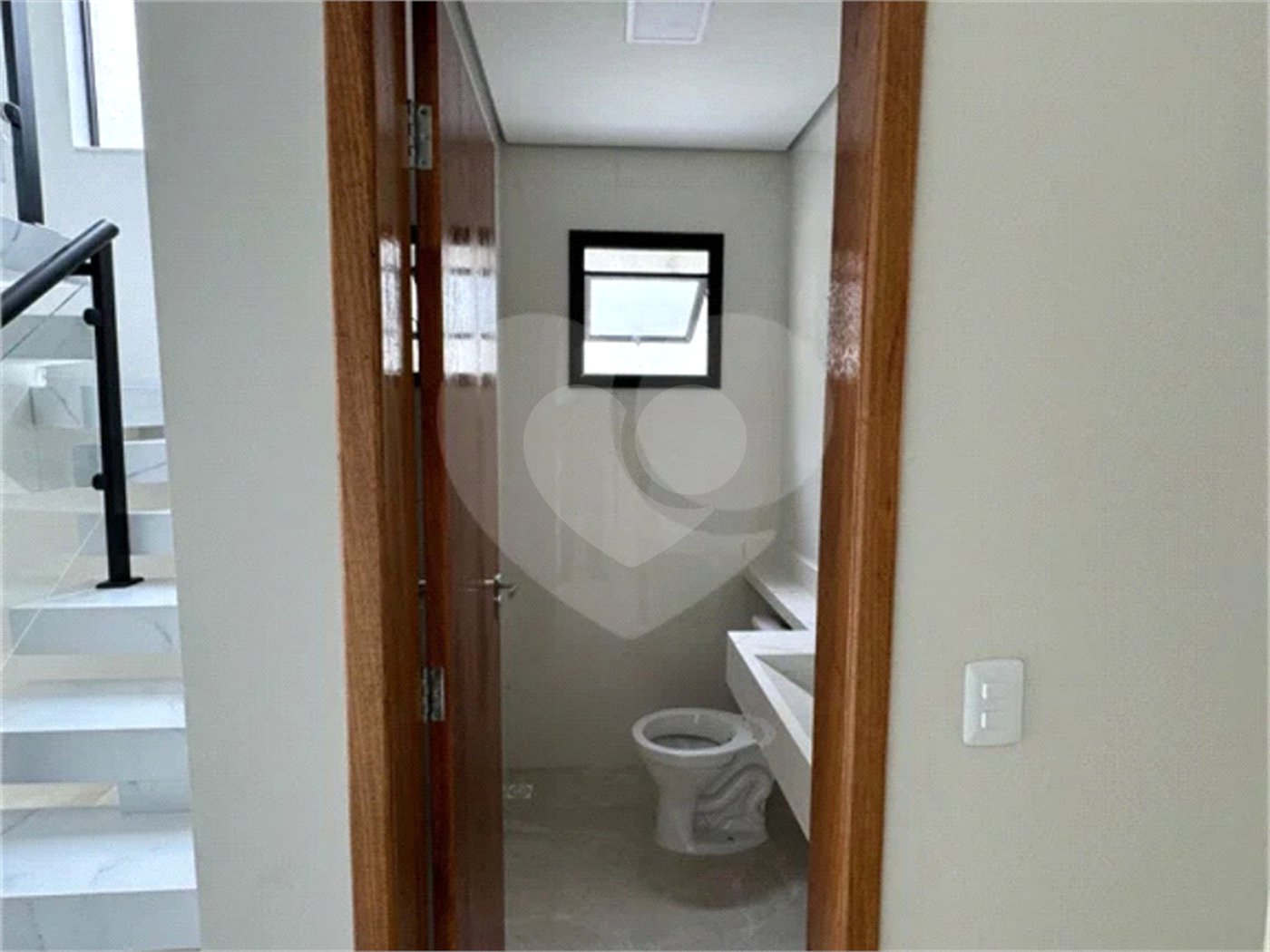 Sobrado à venda com 3 quartos, sendo 1 suíte,  em Jardim Cambuci, Mogi das Cruzes, SP