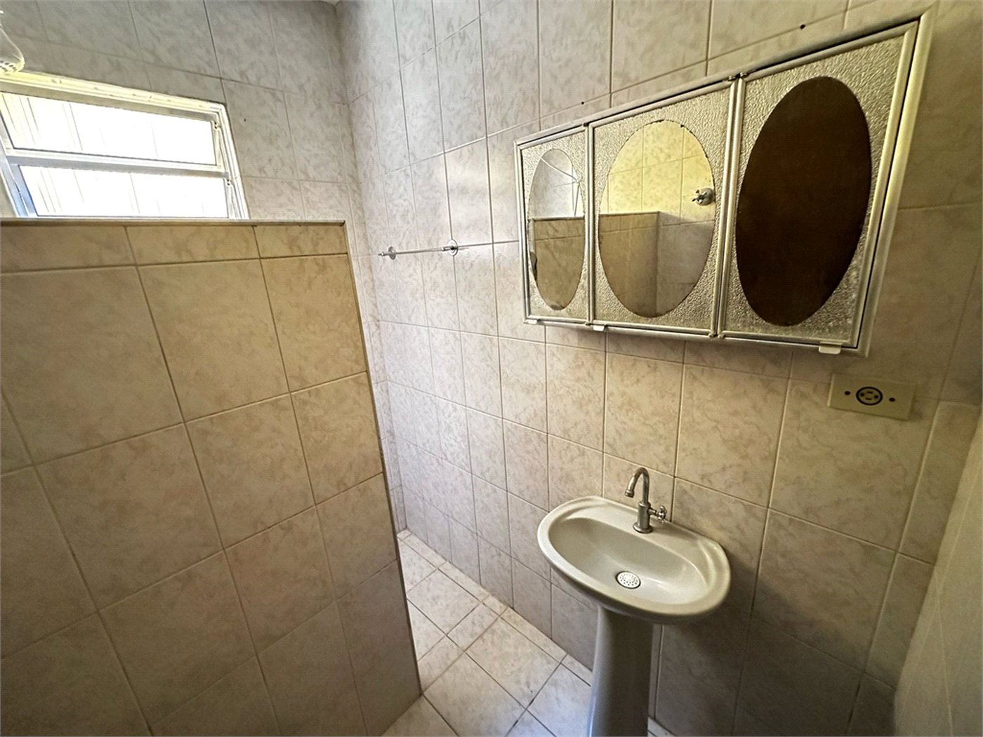 Sobrado à venda com 4 quartos, sendo 1 suíte, em Vila Amorim, Suzano, SP