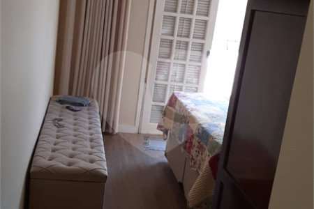 Sobrado à venda com 3 quartos, sendo 1 suíte,  em Vila Suissa, Mogi das Cruzes, SP