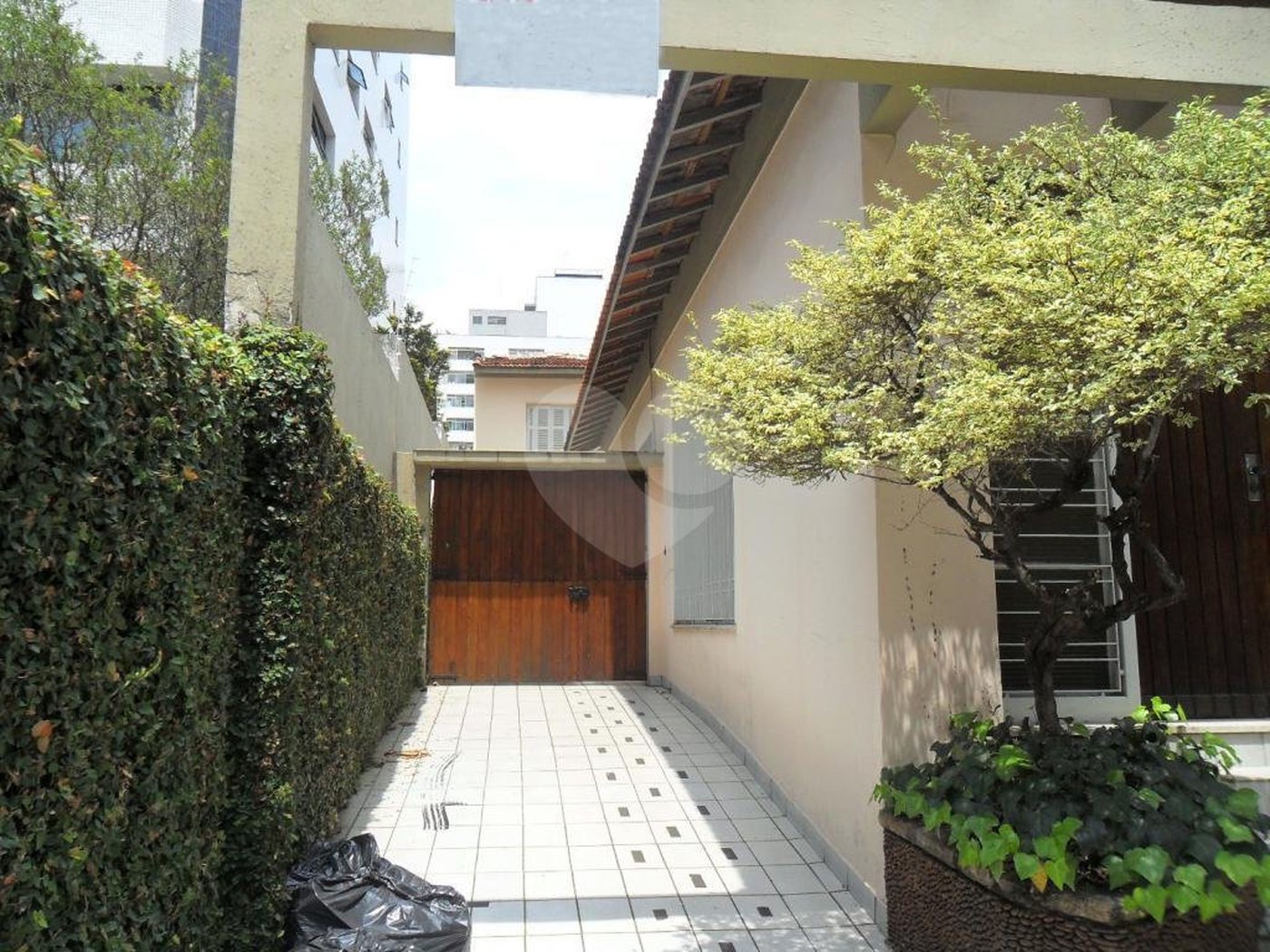 Casa Térrea para alugar com 1 quarto, sendo 3 suítes,  em Indianópolis, São Paulo, SP