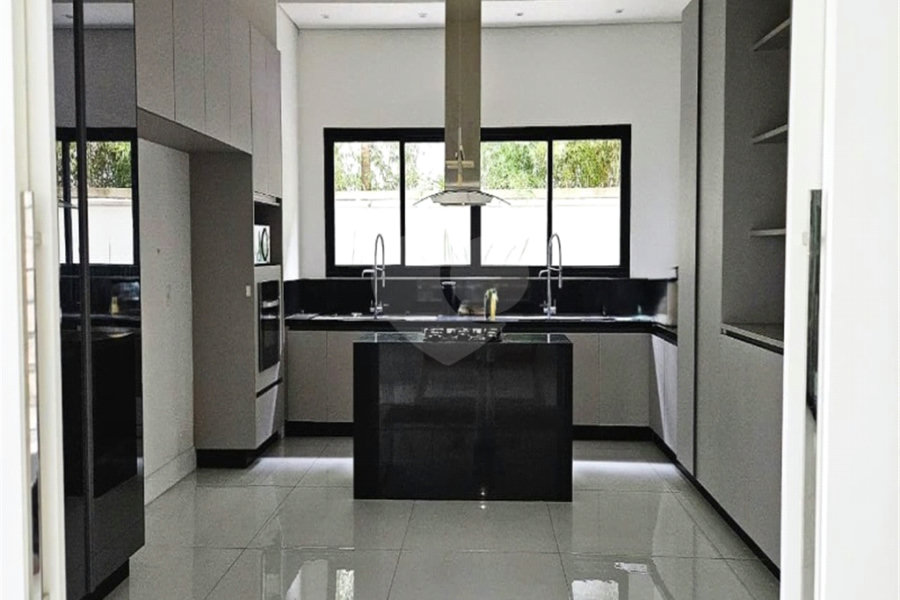 Casa à venda com 5 suítes no condomínio Tamboré II, Santana de Parnaíba - SP