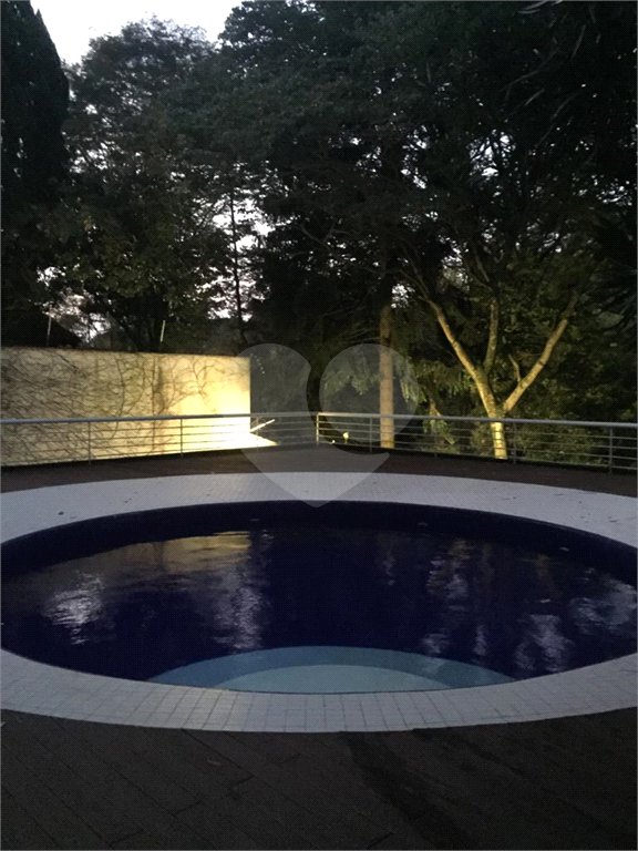 Sobrado à venda com 6 quartos, sendo 4 suítes, em Fazenda Morumbi, São Paulo, SP