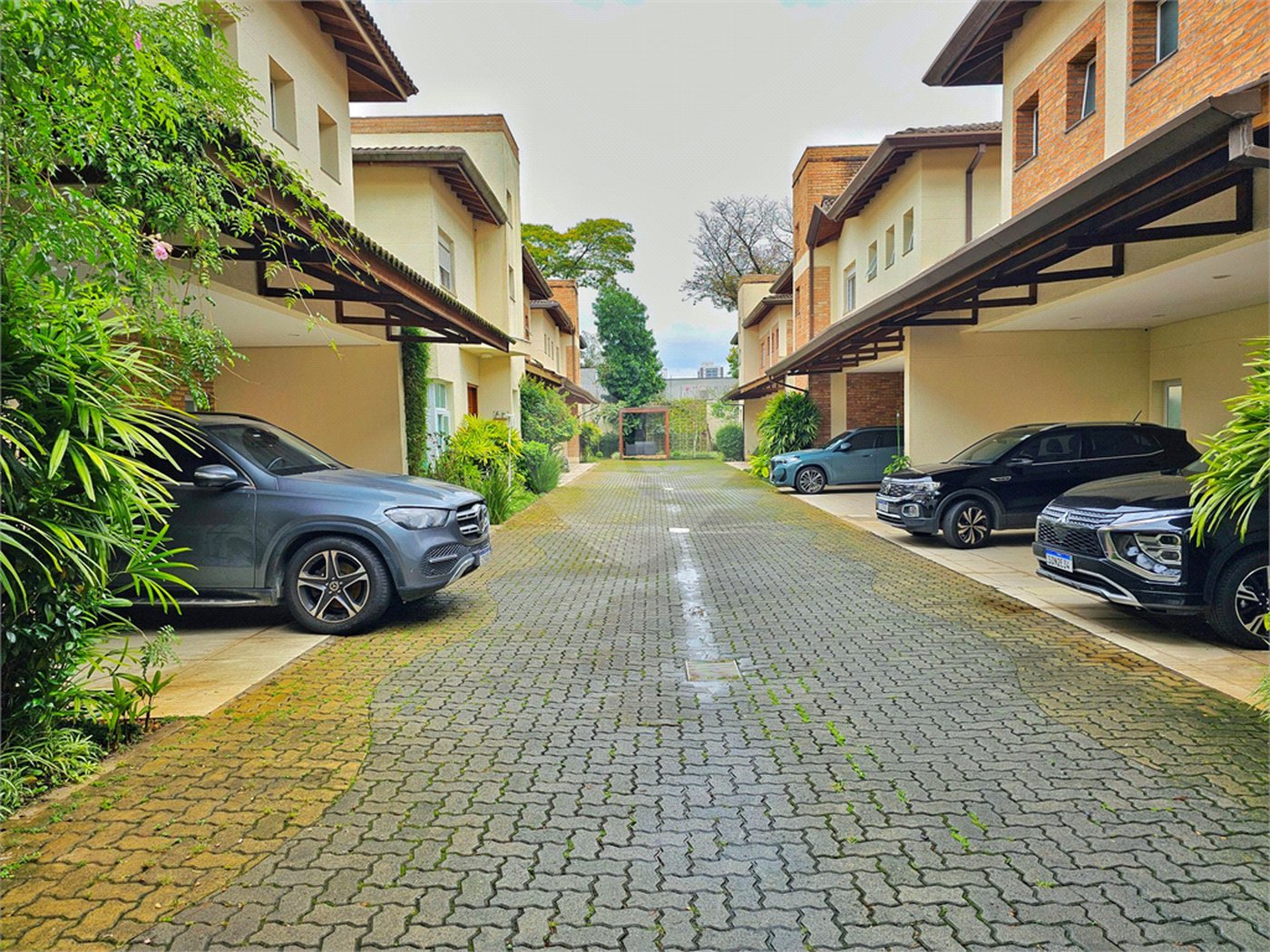 Casa à venda com 4 suítes no condomínio Ville Courchevel, São Paulo - SP