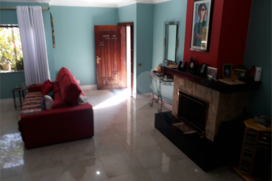 Sobrado à venda com 4 quartos, sendo 1 suíte, em Vila Constança, São Paulo, SP