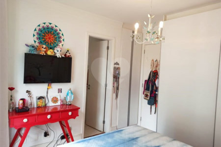 Casa à venda com 4 quartos, sendo 2 suítes, no condomínio Sunríse, São Paulo - SP