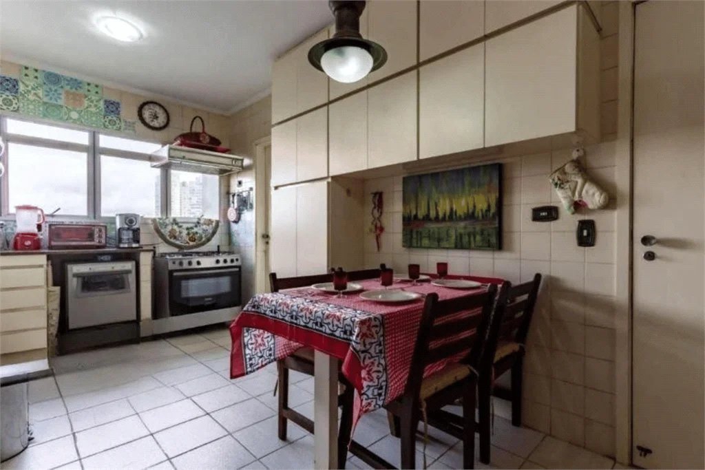 Apartamento à venda com 3 quartos, sendo 1 suíte, em Vila Andrade, São Paulo, SP