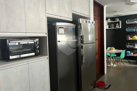 Casa à venda com 4 quartos, sendo 3 suítes, no condomínio Vitoria Regia, São Paulo - SP