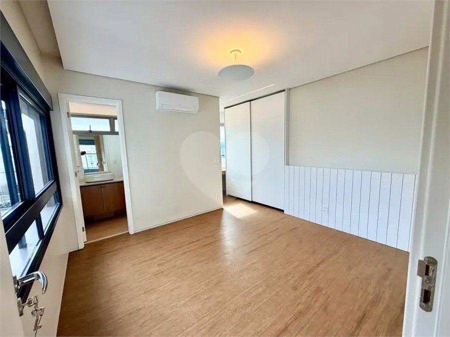 Apartamento à venda com 4 quartos, sendo 3 suítes, em Água Branca, São Paulo, SP